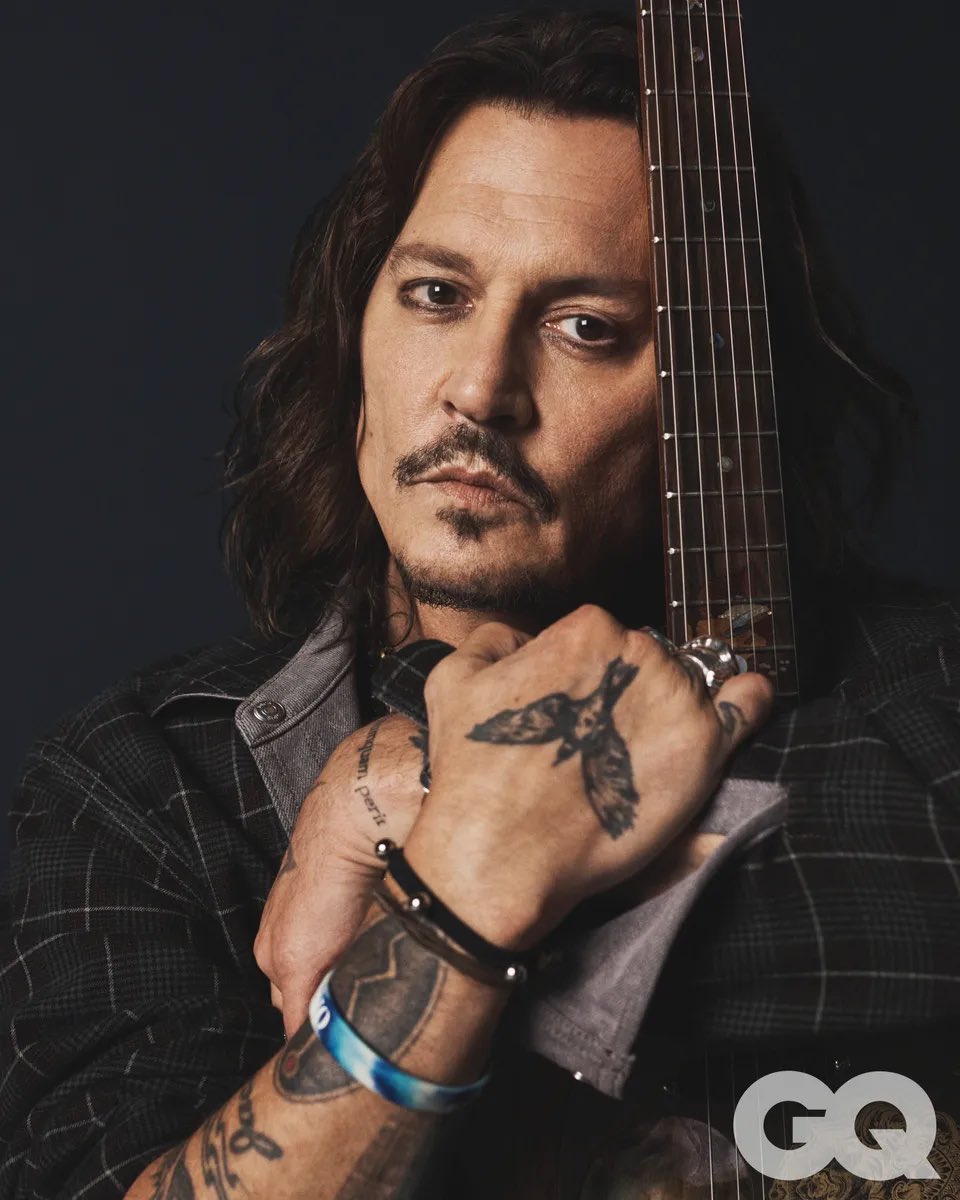 johnnydepp_mex's tweet photo. Pero si vean esto 😍😍

Nueva foto de Johnny Depp, la cual es parte del photoshoot de Dior Sauvage para la revista GQ, Otoño 2023.

📷: Josh Olins 

#JohnnyDepp https://t.co/1pNhS1SXgO