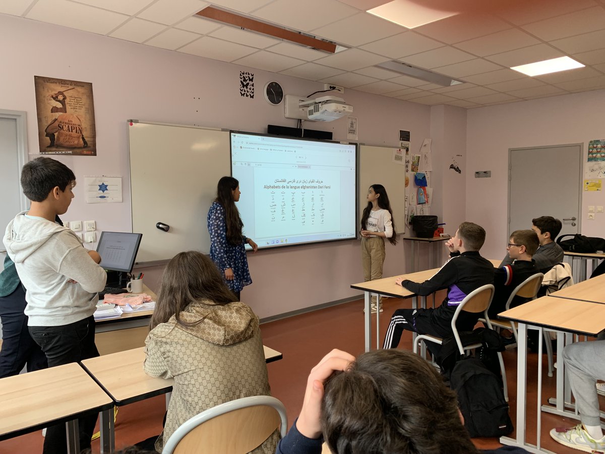 Bravo à Zuhra, Zuhal et Orfanullah, qui ont présenté à leurs camarades de 3° leur pays, l'Afghanistan, qu'elles ont dû quitter à cause de son régime politique : nourriture, monuments, littérature, culture, mais aussi place de la femme ont été évoqués <a href="/Dsden57/">DSDEN de la Moselle</a> <a href="/rinoldo2/">Josée Mandrier</a>  <a href="/lerepu/">Le Républicain Lorrain</a>