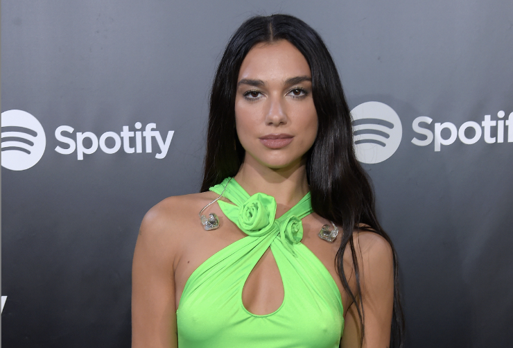 MirrorCeleb's tweet photo. Dua Lipa stuns fans in throwback clip on The Bachelorette Australia before fame
https://t.co/kPm4hUITdU https://t.co/EtqxcUVoh3