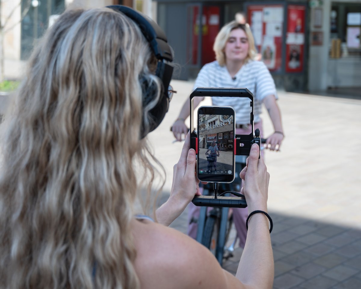 MasterJournaUb's tweet image. 📸​Avant de découvrir la vidéo récap' de la journée de pré-ouverture des @EcransAventure, voici les premiers clichés des Masters 2 au festival.
#Ecrans2023 #LesEcransdelAventure #LaGuildeenAction