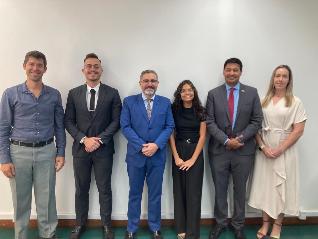 Foi um prazer receber a Bárbara, aluna do Centro Educacional do Lago de Brasília, para ser a nossa Embaixadora por um Dia. Aprendi muito sobre as perspectivas da próxima geração de líderes femininas. <a href="/CanadanoBrasil/">Canadá no Brasil</a> #girlstakeover #diadamenina #meninas #igualdadedegenero