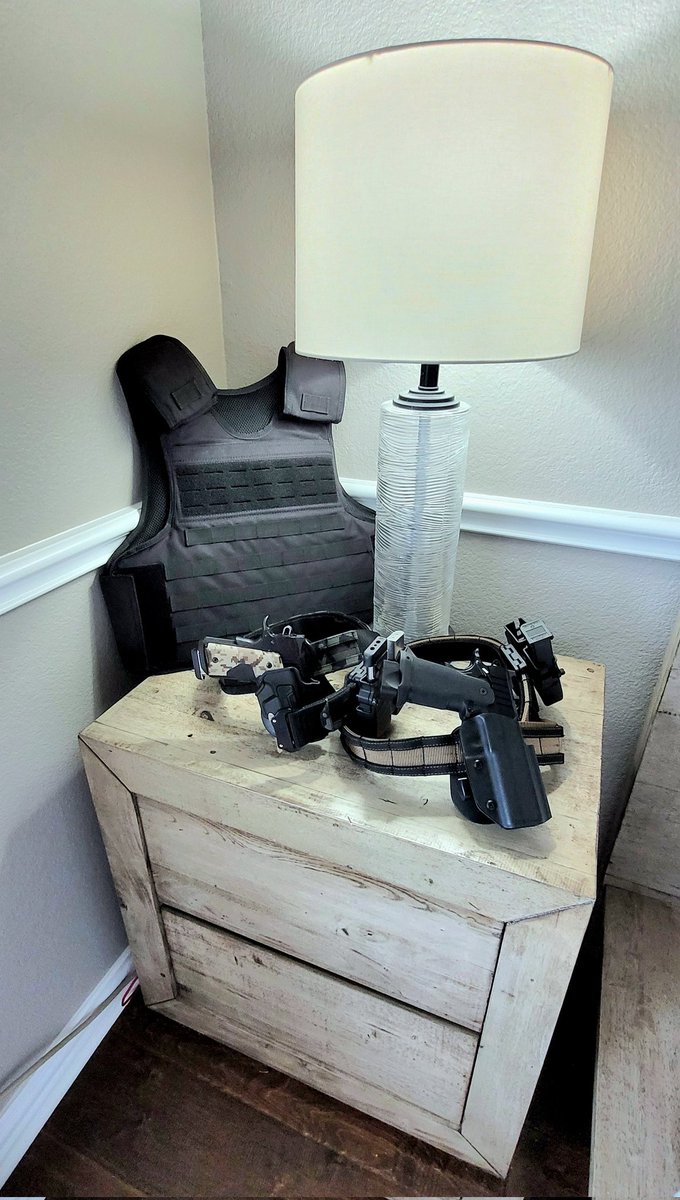 How is your nightstand setup? 👀👀

#2ndAmmendment #NRA #ConstitutionalCarry #TexasTrained #AlwaysReady 🇨🇱