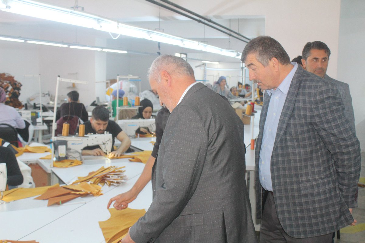akgokhancosar's tweet photo. İlçemizde faaliyet gösteren Sismont Tekstil'i ziyaret ettik.

Boğazlıyan’da üretim ve istihdam konularında önemli ölçüde katkı sunan Sismont Tekstil'e hayırlı ve bereketli kazançlar diliyorum. https://t.co/e3kavfdz2T