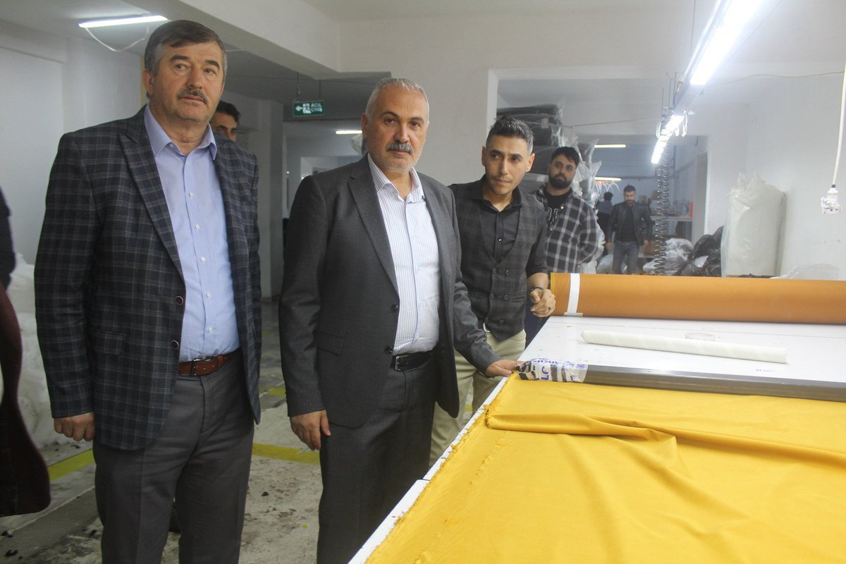 akgokhancosar's tweet photo. İlçemizde faaliyet gösteren Sismont Tekstil'i ziyaret ettik.

Boğazlıyan’da üretim ve istihdam konularında önemli ölçüde katkı sunan Sismont Tekstil'e hayırlı ve bereketli kazançlar diliyorum. https://t.co/e3kavfdz2T