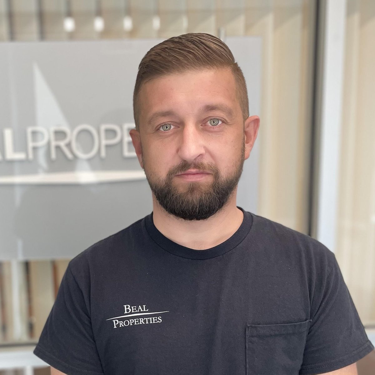 BealChicago's tweet image. Hamdo just joined the Beal Team! 🛠 As a dedicated Building Engineer, he looks forward to making sure our residents feel comfortable and happy in their #Ravenswood apartments.

Welcome to the team, Hamdo! 💙🔑