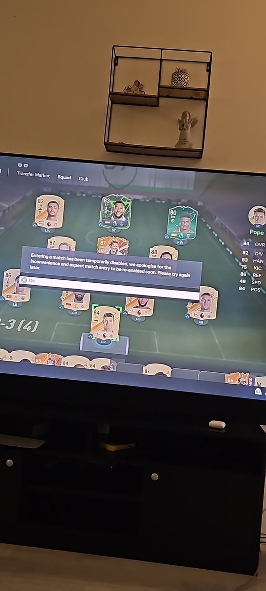 Mac_Bellamy's tweet photo. @EASPORTSFC any help please been like this for two days https://t.co/YJwIzY4P2X