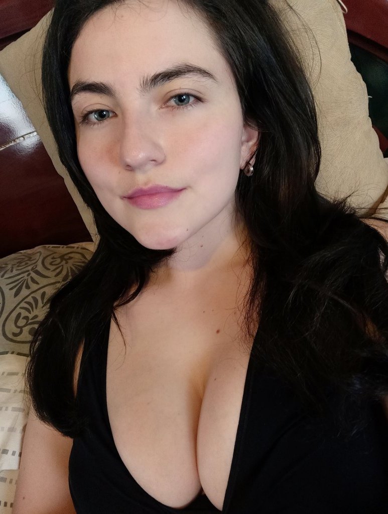 _KSolerC's tweet image. Soy nueva en esta prestigiosa red social... RT para darme a conocer 🥰