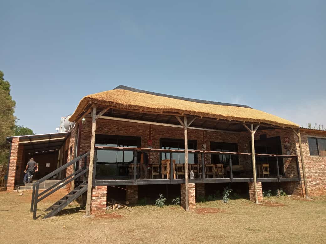 Buildtoimpress's tweet photo. Installation of a thatched roof in Vereeniging https://t.co/9M1mNReber