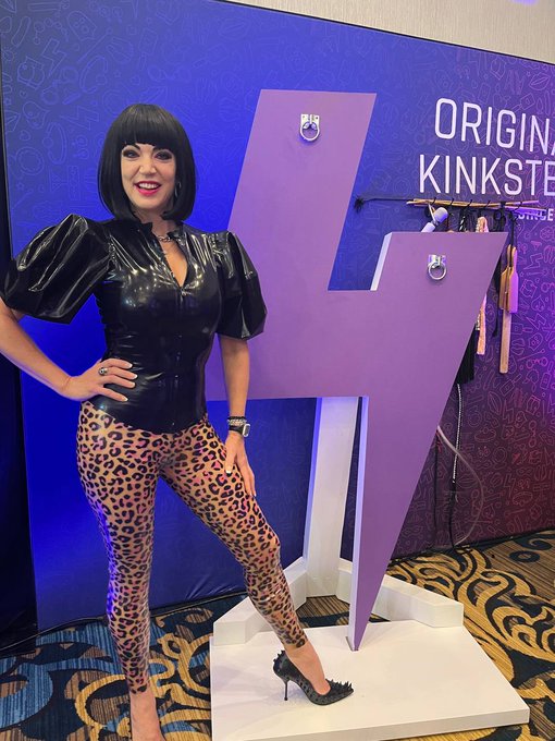 Let the nostalgia flow this Fetish Friday!  Reminiscing about the phenomenal time we had at the C4S booth<a href="/tag/c4sgiantess24"class="tags"><span>#c4sgiantess24</span></a>