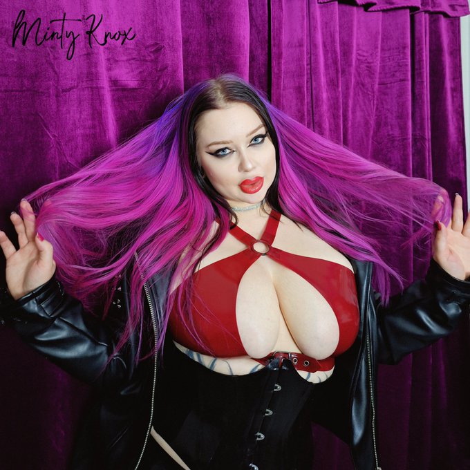 Hii babes 😘 #latex #latextop #corset #pinkhair #tattooedgirl #bigboobs https://t.co/zuATJgmVwA<a href="/tag/latex"class="tags">#latex</a><a href="/tag/latextop"class="tags">#latextop</a><a href="/tag/corset"class="tags">#corset</a><a href="/tag/pinkhair"class="tags">#pinkhair</a><a href="/tag/bigboobs"class="tags"><span>#bigboobs</span></a><a href="/tag/tattooedgirl"class="tags"><span>#tattooedgirl</span></a>