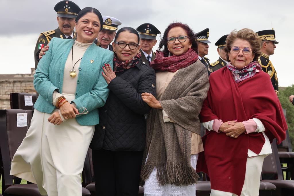 rosaicela_'s tweet photo. Muy contenta de participar, con mis compañeras @alefrausto, @Letamaya y @RocioBarcenaM, en la celebración del Bicentenario del Heroico Colegio Militar, encabezada por el Presidente @lopezobrador_. 
Felicidades a todos los cadetes y al general Luis Cresencio Sandoval @SEDENAmx https://t.co/mTrU7rSb7d