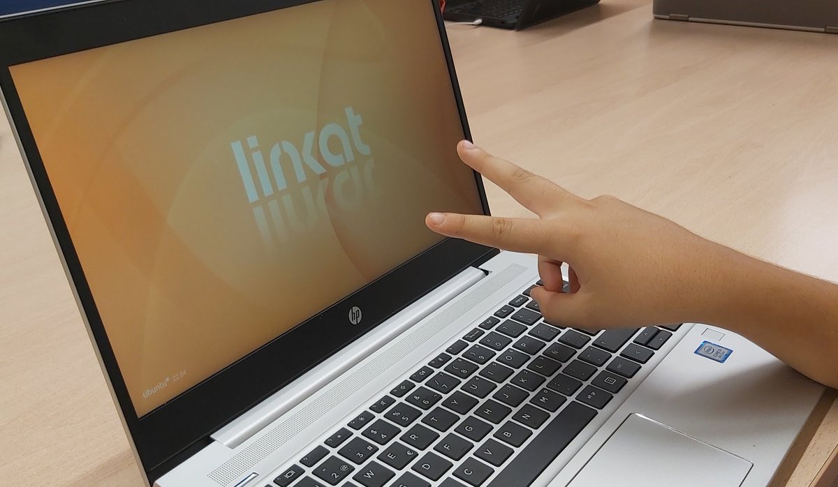 Moltes gràcies a la nostra AFA per aconseguir 50 ordinadors model HP per a l'alumnat de 1r d'ESO. L'espera serà llarga abans no tinguem els nous ordinadors que ens ofereix el Departament...de moment, la contribució de l'AFA ha estat un bon regal!👏