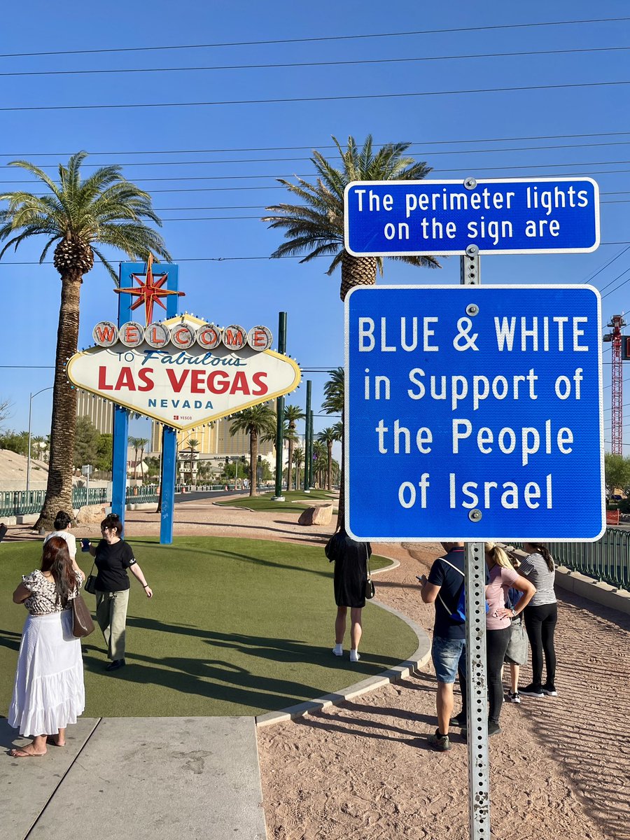 ClarkCountyNV's tweet image. #WeStandWithIsrael
🇮🇱🇺🇸
In support of the people of #Israel, the lights on our iconic “Welcome to Las #Vegas” sign have been changed to blue and white - the colors of the Israeli flag.