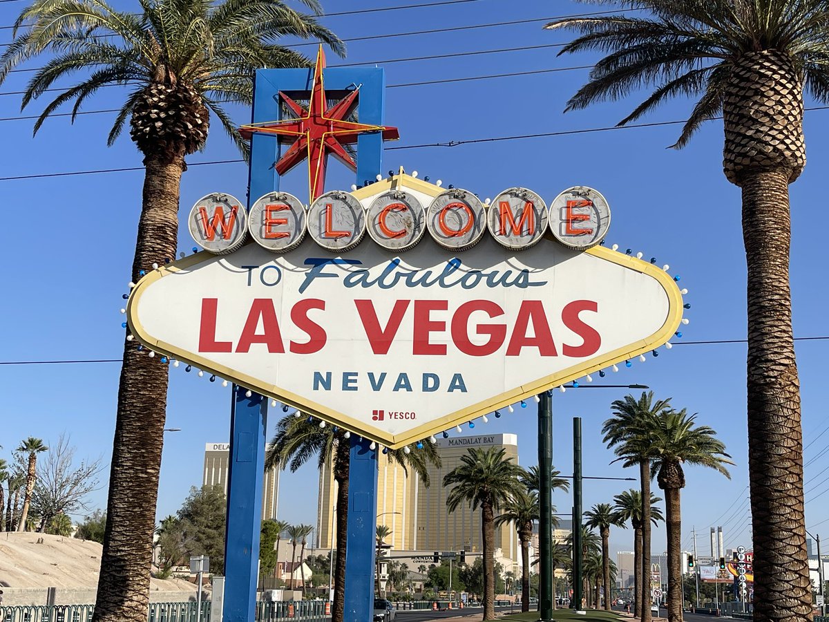 ClarkCountyNV's tweet image. #WeStandWithIsrael
🇮🇱🇺🇸
In support of the people of #Israel, the lights on our iconic “Welcome to Las #Vegas” sign have been changed to blue and white - the colors of the Israeli flag.
