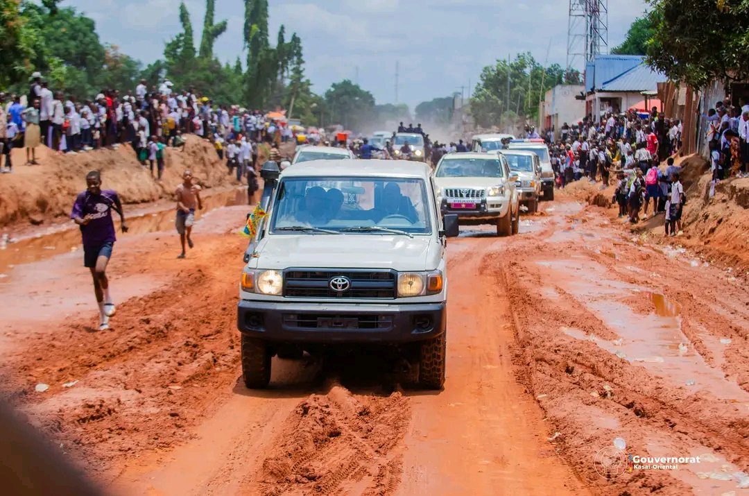 coeurdafriqueM's tweet photo. 🛑#RDC:#contat #amer fait les travaux de construction de la #RN1 axe #mbujimayi-#kananga. 27millions déjà décaissé pas des bons résultats,les travaux sont exécutés par l'entreprise #SAMCRETE sous financement du #FPI.les délégat #IGF et #grand international mécontents
@damkup https://t.co/evuaSsGHH5