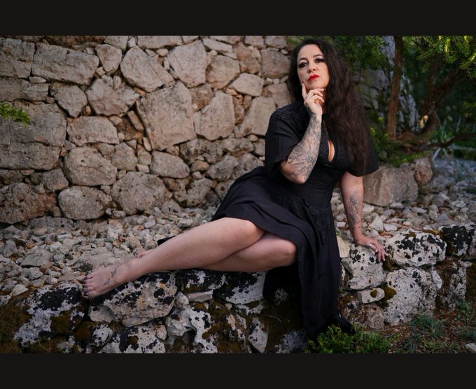 Hey was machst Du?😘🥰 Ich war heute in der Natur unterwegs👣😋. Ich habe Dir🫵🏼 ein paar hei&szlig;e Bilder 🔥🔥🔥💋💋mitgebracht