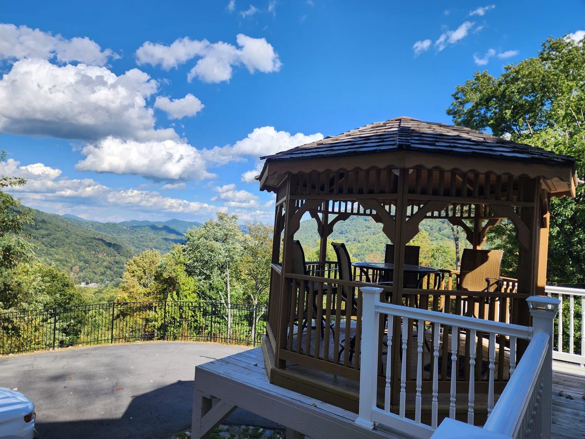 Teachers, could you use a break right now?  We value work-life balance. This school year we are on a modified calendar which includes time off in October and February.  You too could be enjoying this time off!  Come join us in YSD1! #yorkONEwon #connectedasONE