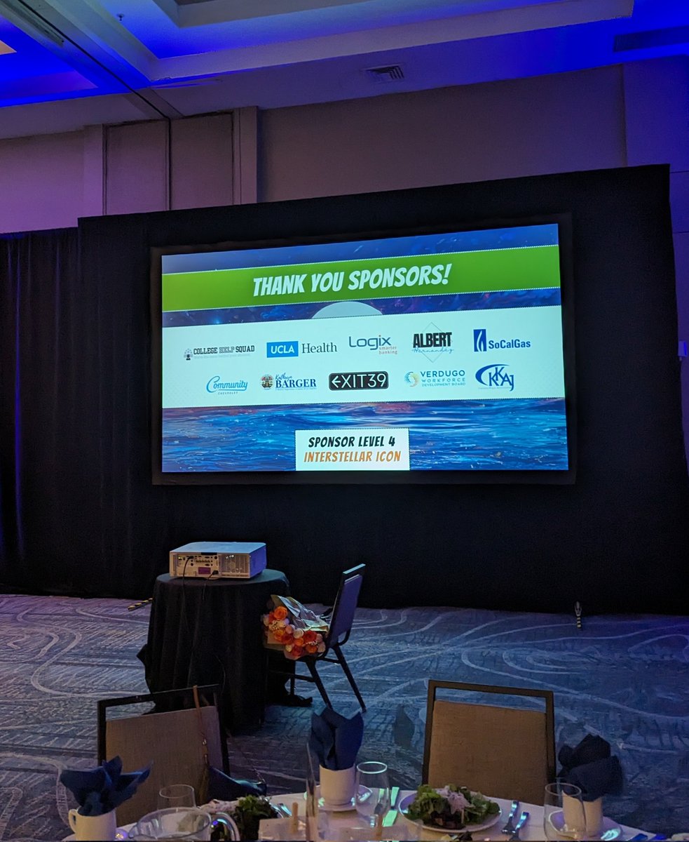 acalagias's tweet photo. Today is a beautiful day in @BurbankCA! @BurbankChamber is hosting the #StateoftheCity in the #MediaCapitaloftheWorld. @LogixFCU staff is here and celebrating the city's accomplishments. We're proud to have a branch in #DowntownBurbank and soon #TolucaLake! #orangeweglad https://t.co/cHirwYnc4w