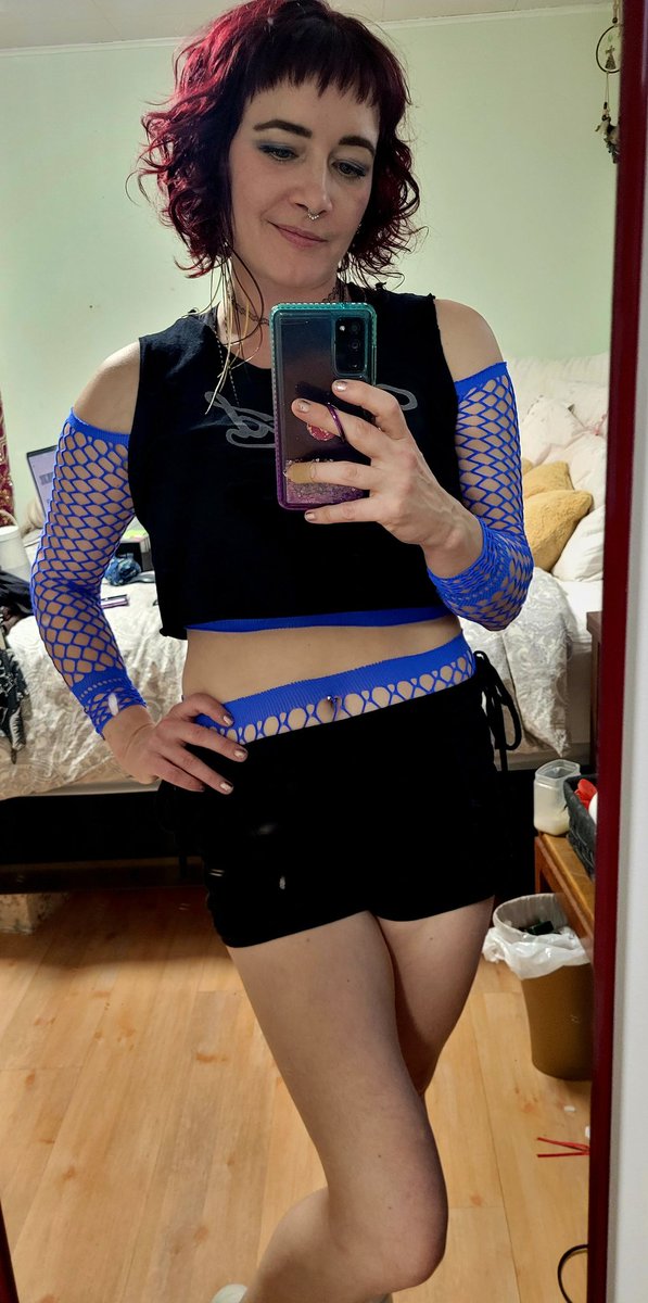 NyxSadie's tweet photo. I'll be live on @StreamateModels in 1 hour! Let's entertain each other 😏
#milf #modelsover40 #roleplay #pale #natural https://t.co/McX4E0ACCH