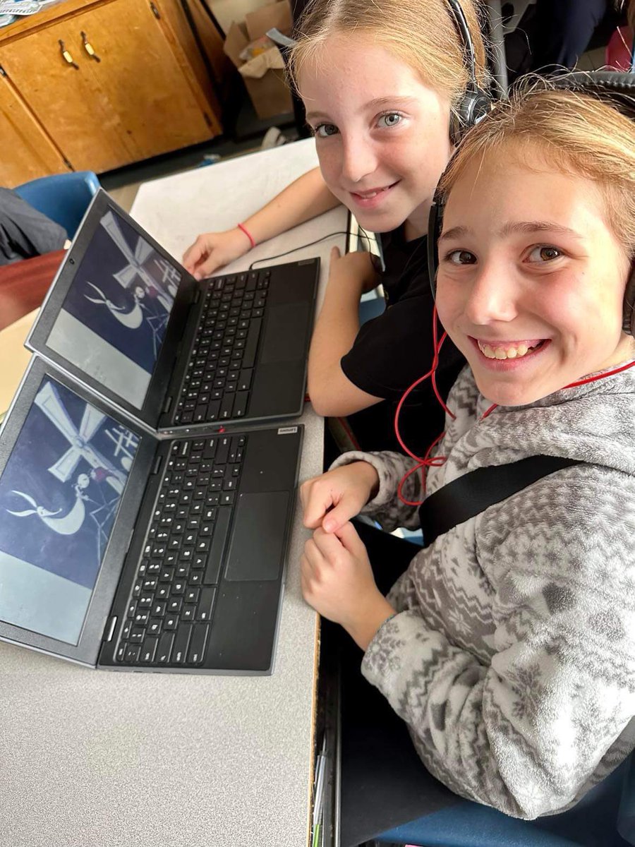 Kim81036375's tweet photo. Getting into the Halloween spirit here in Grade 6 at MQW @MQWSchool @_MsOxford https://t.co/xx9wSAba9q