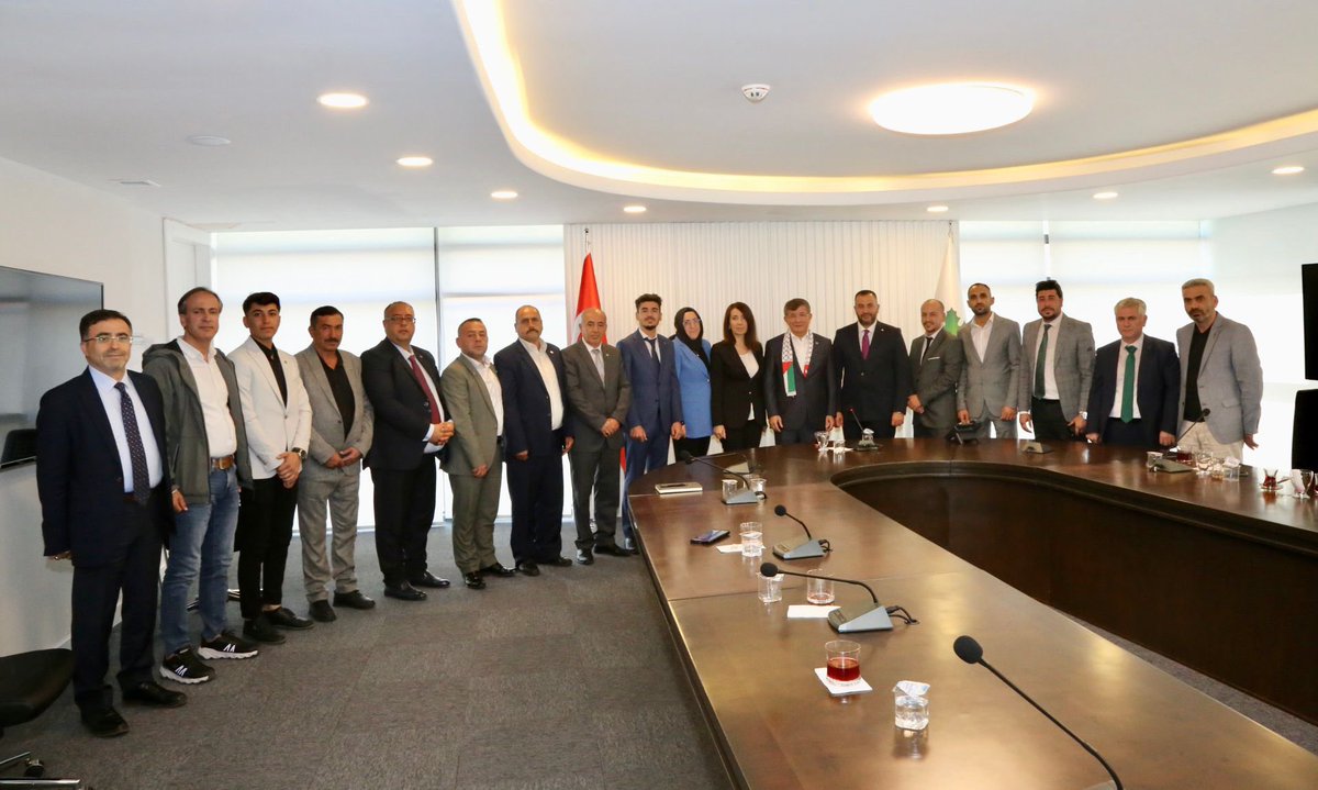 Meclis grup toplantımızdan sonra Genel Merkezimizde Genel Başkanız Prof.Dr Sn. <a href="/Ahmet_Davutoglu/">Ahmet Davutoğlu</a> hocamızı makamında teşkilatımızla ziyaret ederek Meram ilçemiz hakkında istişarelerde bulunduk.  <a href="/ahmetarslan42/">AHMET ARSLAN</a> @HASANEKC1 <a href="/gelecekmeramtr/">Gelecek Partisi Meram İlçe Başkanlığı</a>