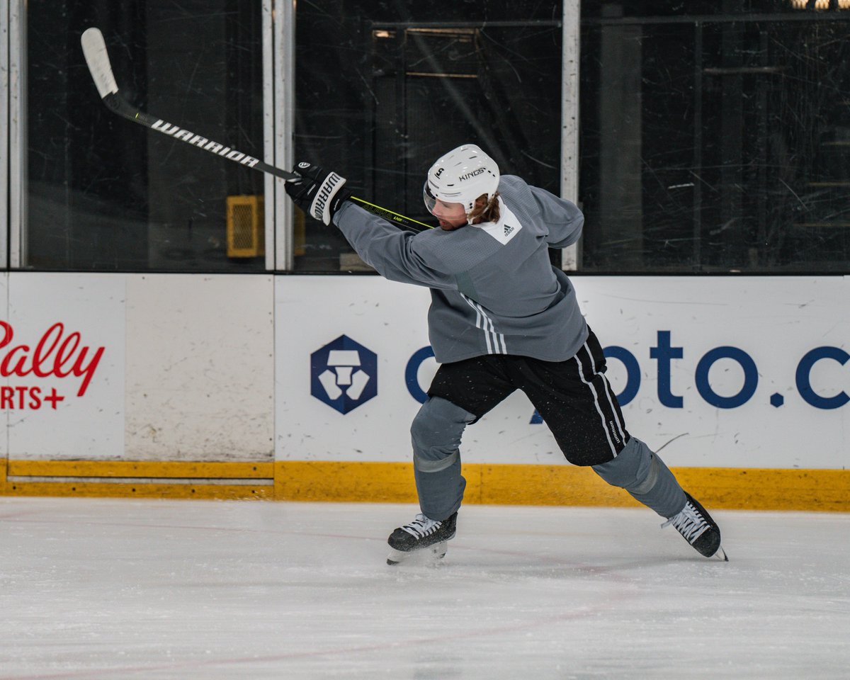 LAKings's tweet photo. Happy Opening Night to those who celebrate https://t.co/myOJs6tE0a