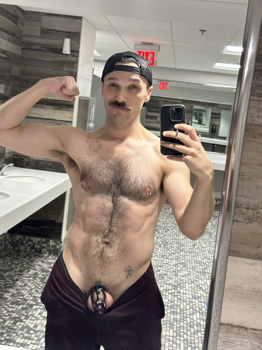 ScruffyTapper's tweet photo. Day 11🔒 gym check
#Locktober #lockcheck #showyourlock #teamlocked #lockedboy #gaychastity https://t.co/3eOOu97KRa