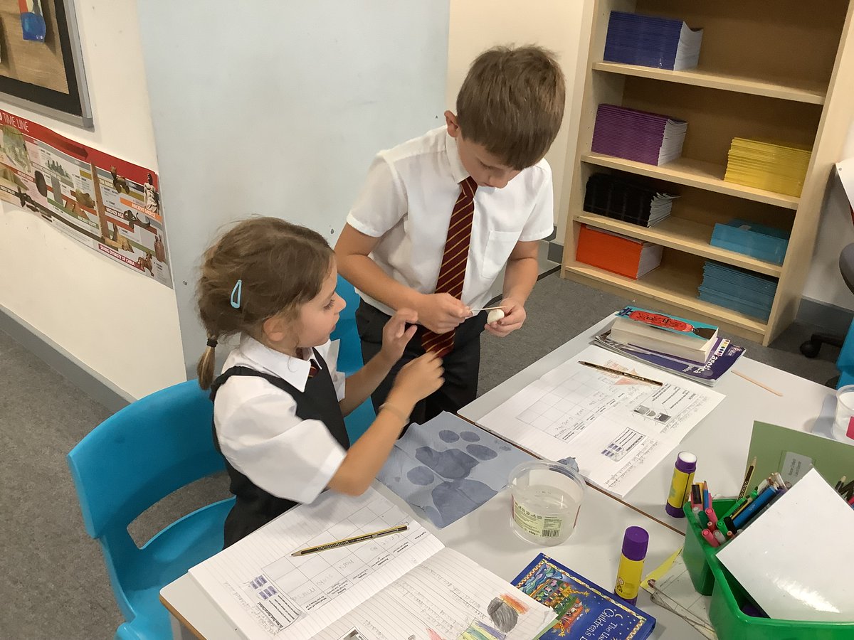 nerrolsmaple's tweet photo. In Science we have been learning all about rocks! We made close observations of rocks then investigated to test the permeability and density of each rock! This helped us to think about what type of rock it was🔬 https://t.co/GXccAeQmDB