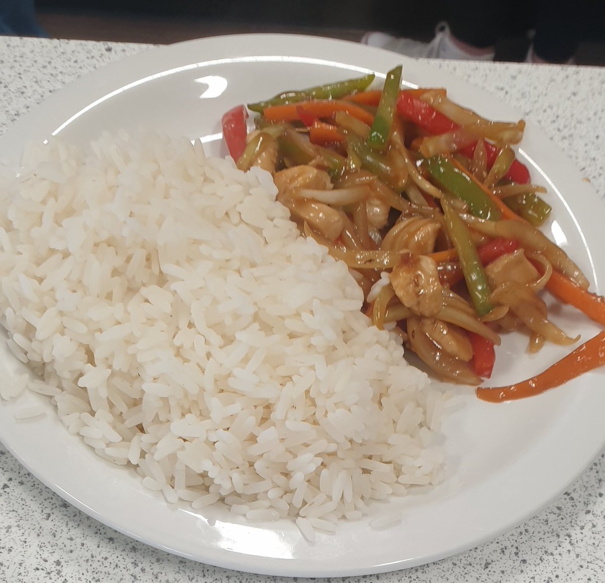 IRA_HomeEc's tweet photo. Our S4s had fun making yummy chicken stir fry with boiled rice 🥕🍚👩‍🍳👨‍🍳⭐👏👏 @IrvineRoyalAcad https://t.co/icWp8V9NVZ