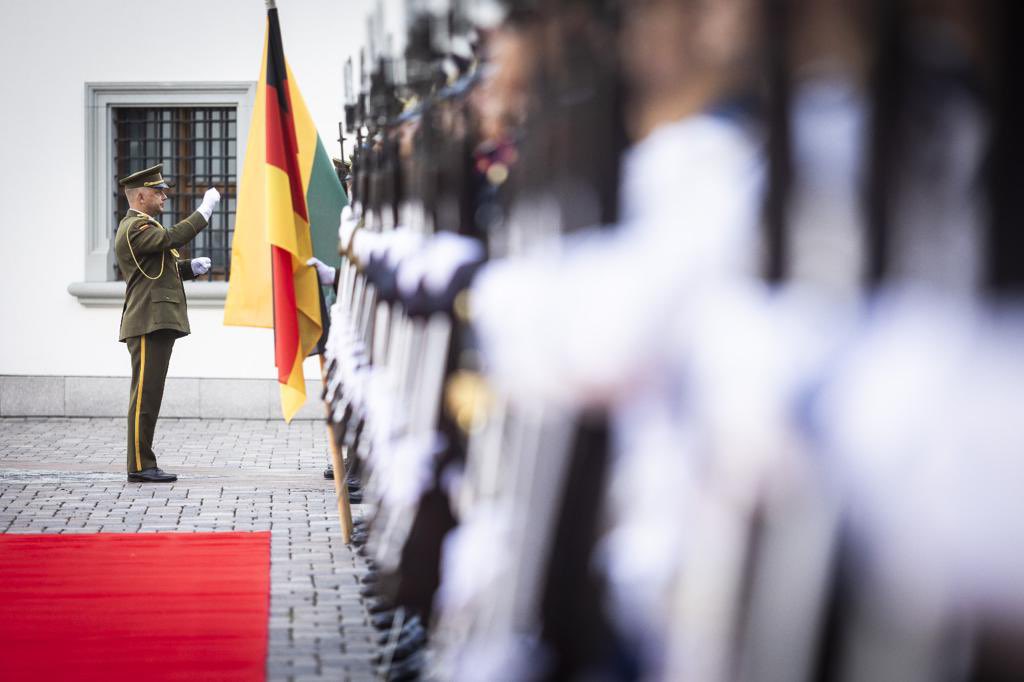 General Carsten Breuer tweet media