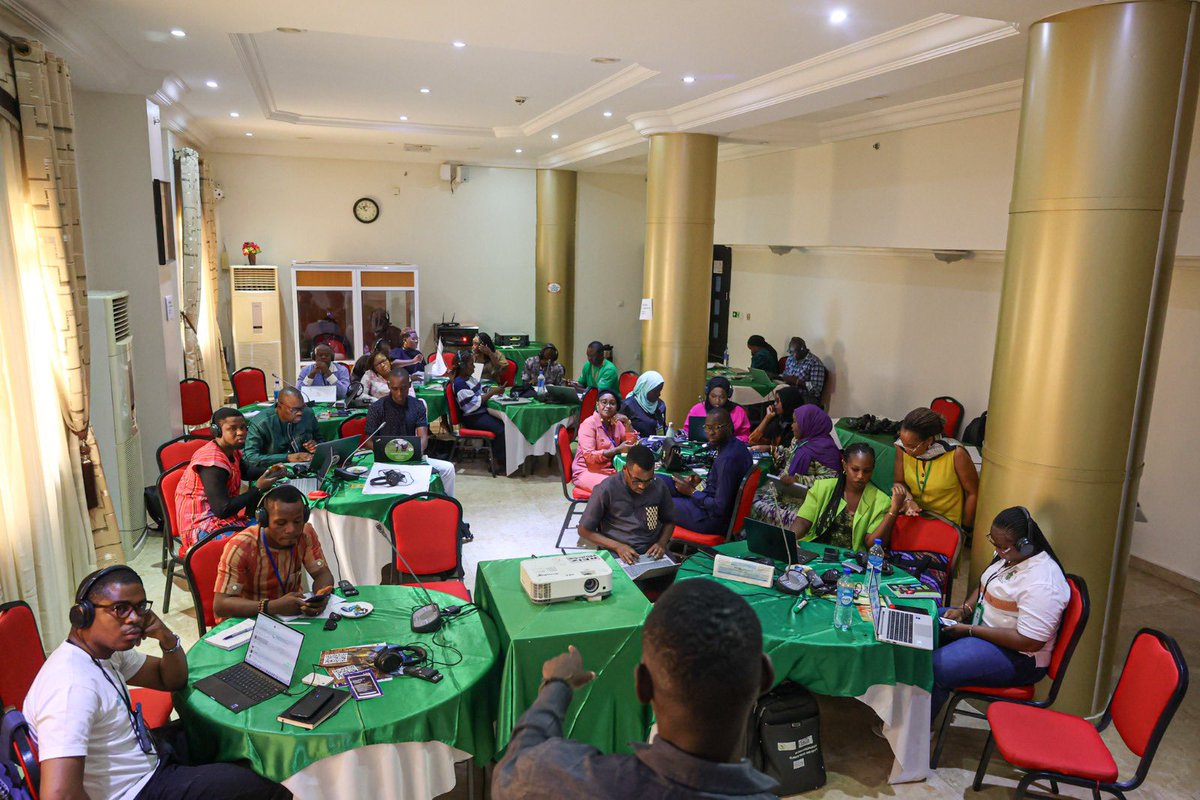 BBalguissa's tweet photo. L'apprentissage ne s'arrête jamais.
En ce moment, je suis immergée dans 1 formation du Projet @aacjinaction en communication et plaidoyer pour lutter contre les défis climatiques en Afrique, qui se tient à Abuja au Nigeria💪🌎 #AACJ #CommunicationClimatique #CONAJEC #A2E #Oxfam https://t.co/8HWspFS0Nr