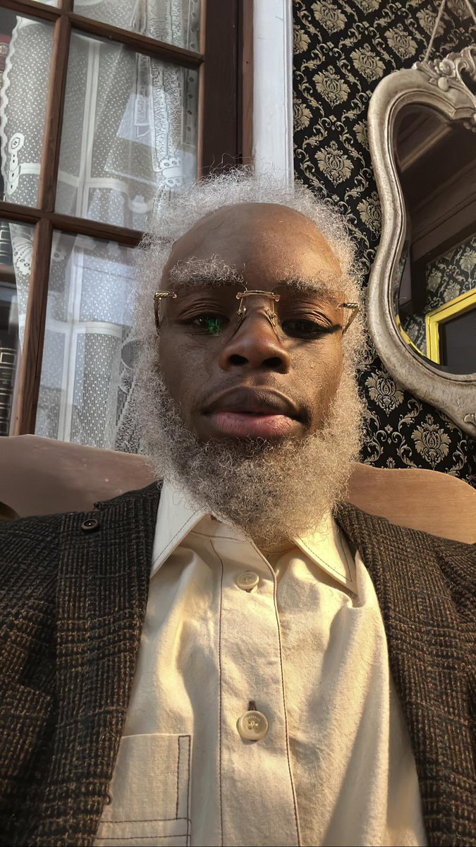 Kulturlesite_'s tweet image. On dirait que travailler sur son album a fait prendre de l’âge à Beendo Z… 👴🏻