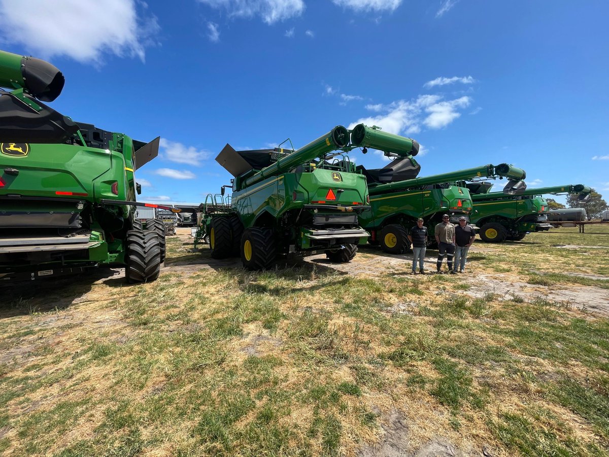 seed_terminator's tweet photo. Darren & @AlexBaum9 of Aidinville Farms with Kris Buchanan from @AFGRIAU Gnowangerup with 4 @JohnDeereAUNZ X9 1100βs and Seed Terminators ready to start harvest this weekend ππͺπ»
#Terminate23 #DeereSighting #Harvest23 https://t.co/PubRuAsb4U