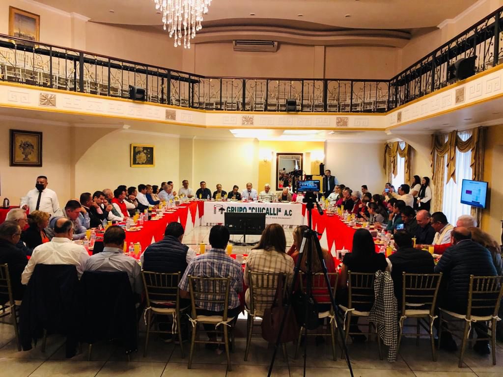 Un gran ejercicio de intercambio de ideas, reflexiones y propuestas con las y los integrantes del Grupo Cuicalli en #Chilpancingo. Muchas gracias por la invitación a su presidente Adolfo Chávez y a todos los participantes.