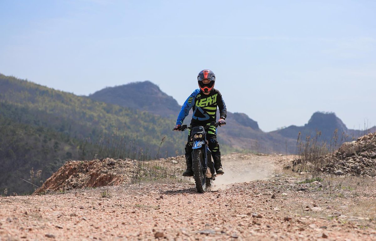 vmotosocouk's tweet image. Experience new landscapes with Dirt Bike OFF-R ⚡🤟

#Vmoto #DirtBike #OFFR #EV