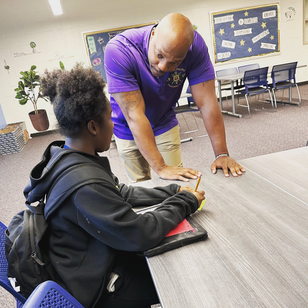 terrance_tuck's tweet image. It’s cool to speak and empower the youth in our communities, but are we listening to them? Are we really listening to their voices and understanding their drama. It’s important to just stop 🛑 and listen before we judge and label. #TuckProject 📸 @KyleSpeaks_