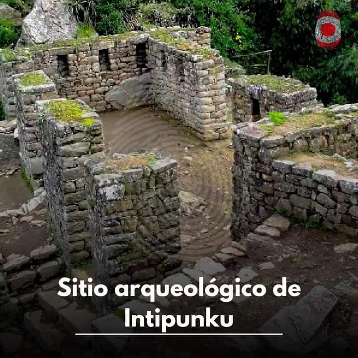 PeruNacimos's tweet photo. Este lugar se encuentra al sureste de Machu Picchu a una altura de 2.720 m.s.n.m., en las laderas de la montaña Machu Picchu, sobre las riberas del río Vilcanota. #intipunku #machupicchu #caminoinca https://t.co/tBRrtc7PFw