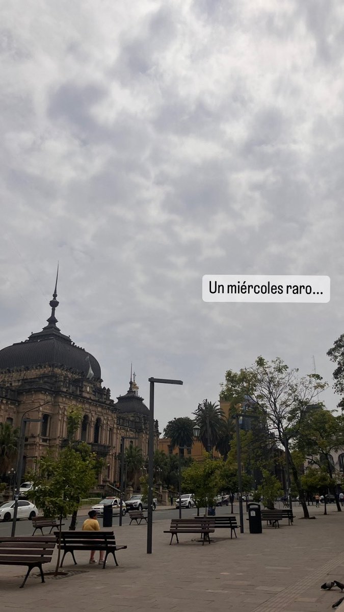 Lo siento tan raro al día... Como las raras preguntas que pasan por mi cabeza. 
#incertidumbre #preguntas