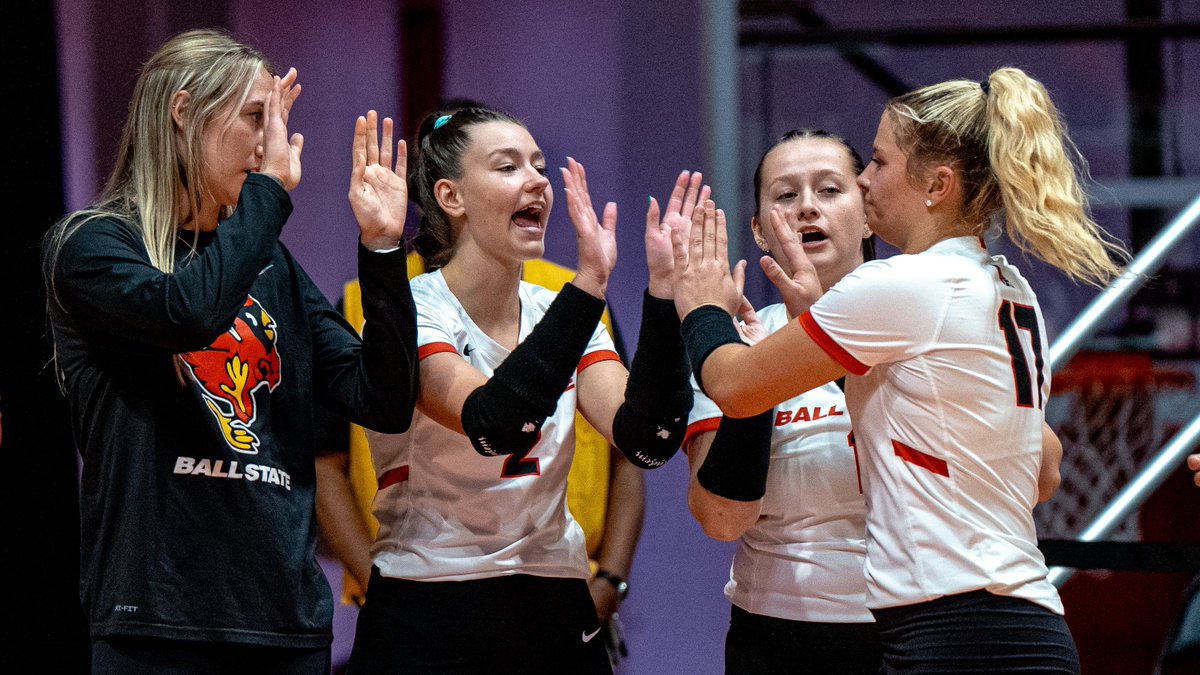 BallStateWVB's tweet photo. Hey #BallStateWVB fans ... We're BACK IN MUNCIE this week w/a pair of matches vs. Akron:

⬇️ PROMOTIONS ⬇️

Thursday (6p):
Show a Muncie Community Schools ID = $5 🎟️

Friday (6p):
🩷 DIG PINK 🩷

📰: https://t.co/e3wsl3HEro

#ChirpChirp x #WeFly https://t.co/CN7LzoDBGl