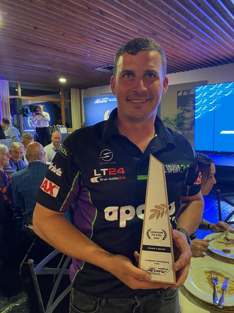 dieseltechnic's tweet image. Sascha Lenz fue galardonado como &quot;Driver‘s Driver“ en la ceremonia de fin de temporada de la FIA European Truck Racing Championship

Un merecido premio como piloto, como mecánico y como un auténtico deportista

#FIAETRC
#partsspecialists
#dieseltechnic