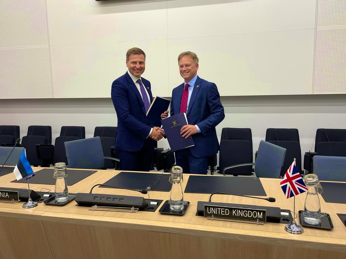 HPevkur's tweet photo. A big step forward in 🇪🇪 &amp; 🇬🇧 military cooperation. Freshly signed defence cooperation agreement sets the clear targets and describes british troops presence in Estonia for the next decade.
✅ allocated brigade
✅ staff officers to EE DIV HQ
✅ brigade reinforcement exercises etc https://t.co/lYUz5RoAlr