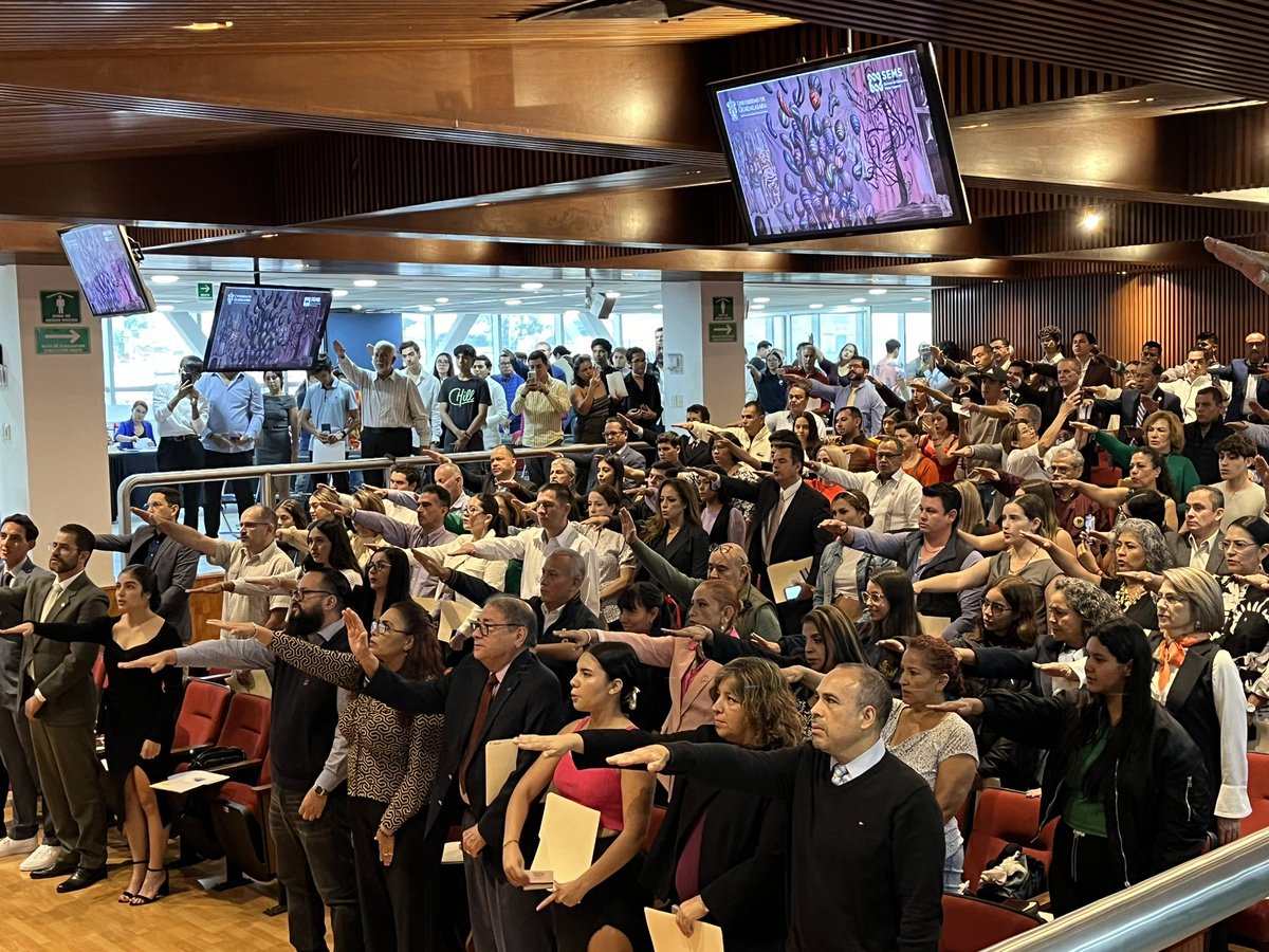 sems_udg's tweet photo. Las y los miembros que conformarán el Consejo Universitario de Educación Media Superior #CUEMS, para el periodo 2023-2024 han tomado protesta. 

#SomosSEMS #PrepaUDG. https://t.co/lopssYp9ID