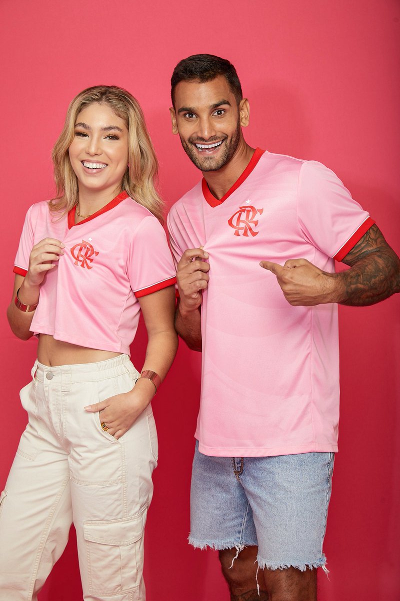 Flamengo's tweet photo. Camisas que abraçam causas e vestem solidariedade 💕

Em parceria com a Braziline, cada camisa vendida é um abraço de solidariedade para apoiar o INCAvoluntário na luta contra o câncer de mama. Parte do valor de cada compra vai para esta iniciativa e faz a diferença. Junte-se a nós nessa causa e vista a conscientização! 💖

#OutubroRosa #FlaSolidário #JuntosContraOCâncer