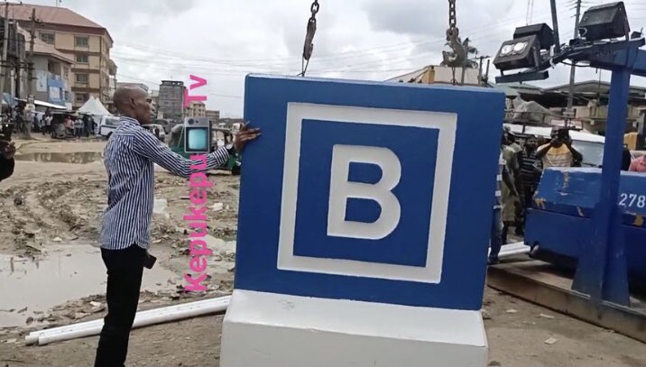 firstladyship's tweet photo. Aba to the My Garden City is called the “Aba-Port Harcourt Expressway.” From Oyibo to Aba is the most horrible Federal Road in Nigeria. Alex Otti has now mobilized Julius Berger to construct that road. Aba will produce, Port Harcourt will export. FROM CONSUMPTION TO PRODUCTION!👏 https://t.co/wUDFkfNApn