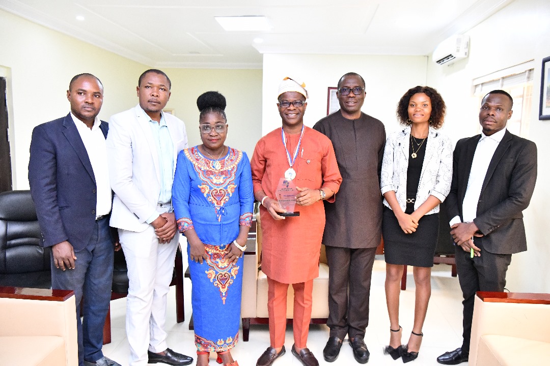 NRCRI UMUDIKE (@nrcri_umudike) on Twitter photo 💪 Reward 4 Excellence👌
Prof <a href="/cegesi/">Chiedozie Egesi</a> was honoured with the Kwame #Nkrumah Grow Africa Prize for Excellence award
The President, Grow Africa Youth Initiative, Honorable Notchiso Toure said the award was in recognition of <a href="/cegesi/">Chiedozie Egesi</a>'s remarkable achievements & exemplary leadership 💪 Reward 4 Excellence👌
Prof <a href="/cegesi/">Chiedozie Egesi</a> was honoured with the Kwame #Nkrumah Grow Africa Prize for Excellence award
The President, Grow Africa Youth Initiative, Honorable Notchiso Toure said the award was in recognition of <a href="/cegesi/">Chiedozie Egesi</a>'s remarkable achievements & exemplary leadership