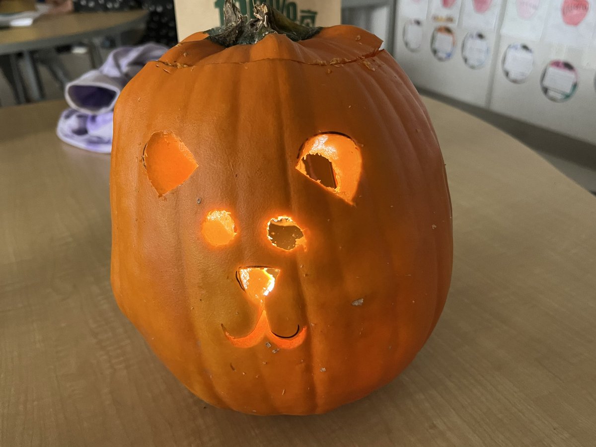 Mrs. Radonjic’s grade 3 class’ pumpkin for Spirit Bear’s pumpkin carving contest! @SpiritBear @fallingbrookps @DDSB_Indigenous