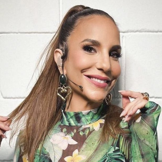 choquei's tweet photo. 🚨FAMOSOS: Ivete Sangalo se pronuncia após projeto que quer proibir o casamento homoafetivo no Brasil. https://t.co/UnLuDtjTjK