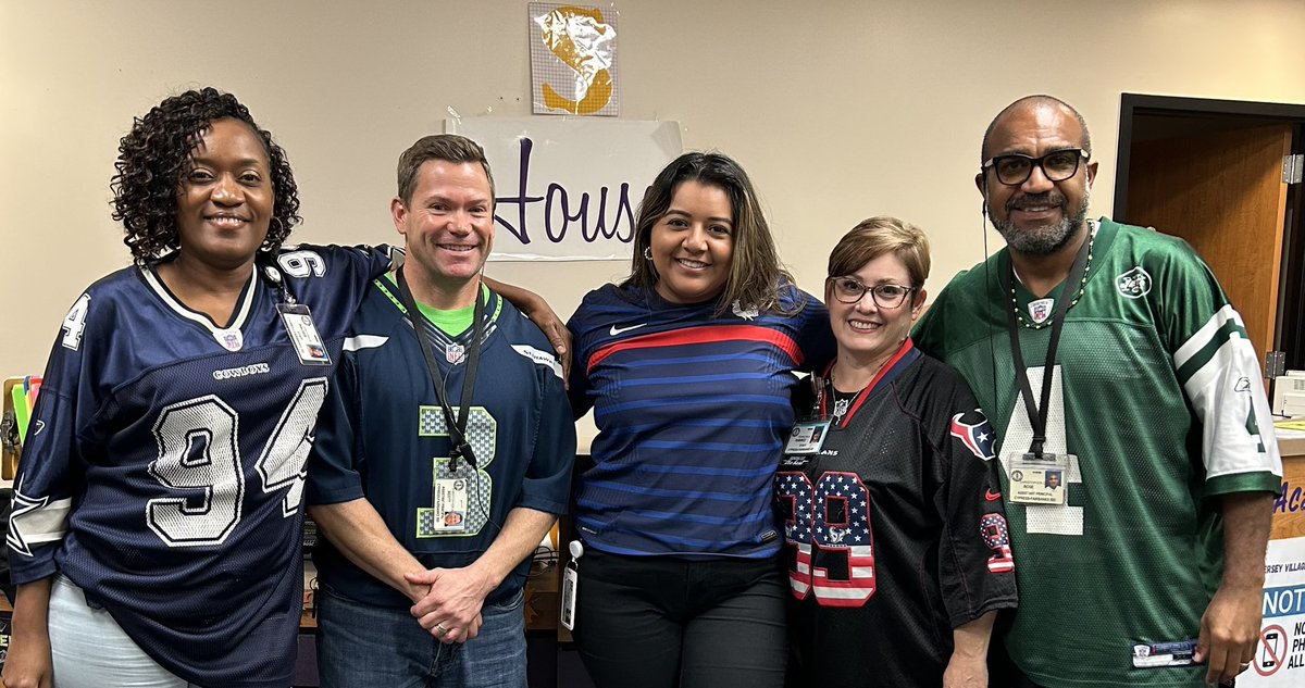 HOCO week at the village 💛🏈