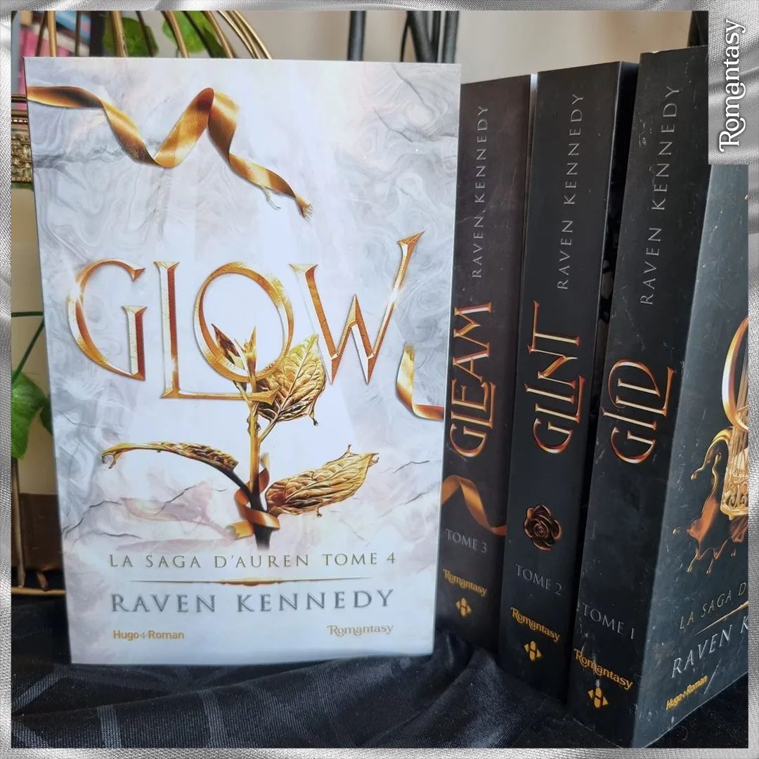 Booknode's tweet photo. [CONCOURS] Glow
La sortie du quatrième tome de La Saga d'Auren est là!
Booknode est partenaire de la sortie et vous permet de gagner plusieurs exemplaires.
Pour cela likez et retweetez en mentionnant un ami(e) qui aime aime la Romantasy.
Découvrez La Saga d'Auren :
https://t.co/RY7uMIYmw9
#concours #sorties #hades #sorties #lasagadauren #glow
La collection Romantasy est réservée à un public majeur. Concours réservé aux plus de 18 ans.