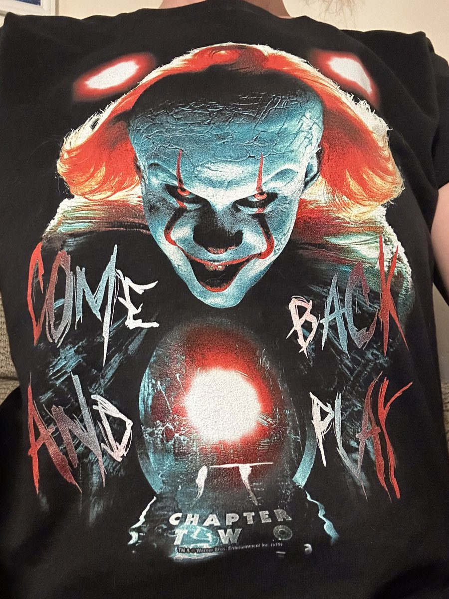 My new Pennywise shirt. 🖤♥️ #Pennywise #ItChapterTwo #ComeBackAndPlay  #BillSkarsgård